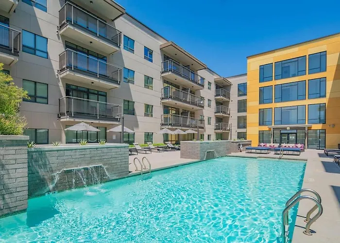 Near Phx Airport Balcony Wd Pool Gym & Parking Phoenix