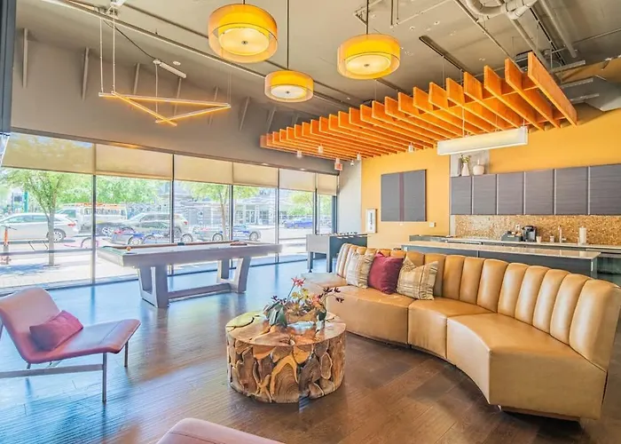 Near Phx Airport Balcony Wd Pool Gym & Parking Phoenix