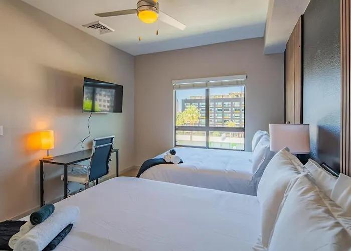 Near Phx Airport Balcony Wd Pool Gym & Parking Apartment Phoenix