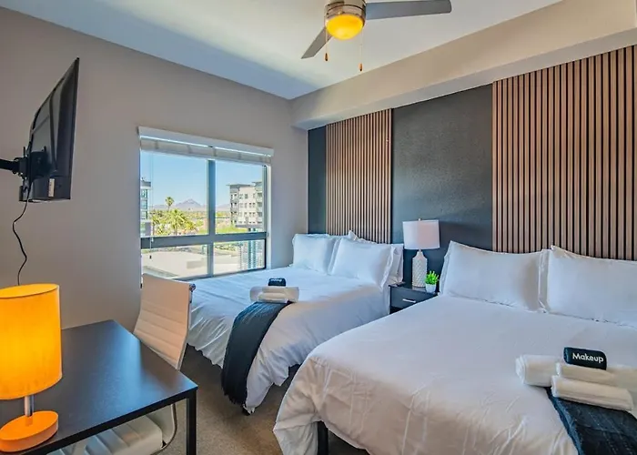 Near Phx Airport Balcony Wd Pool Gym & Parking