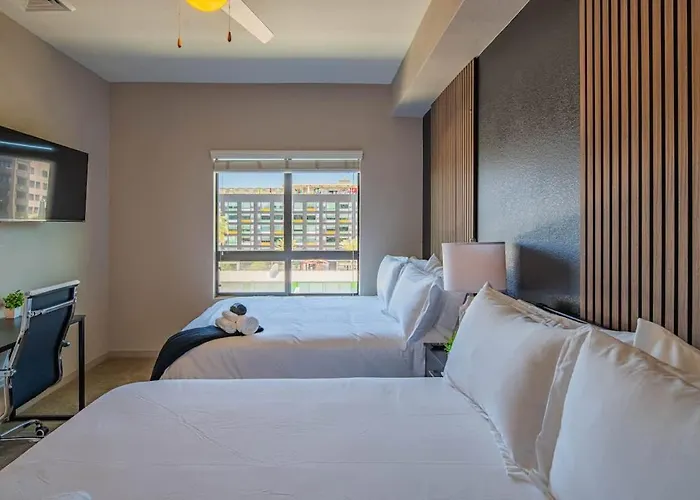 Near Phx Airport Balcony Wd Pool Gym & Parking Phoenix